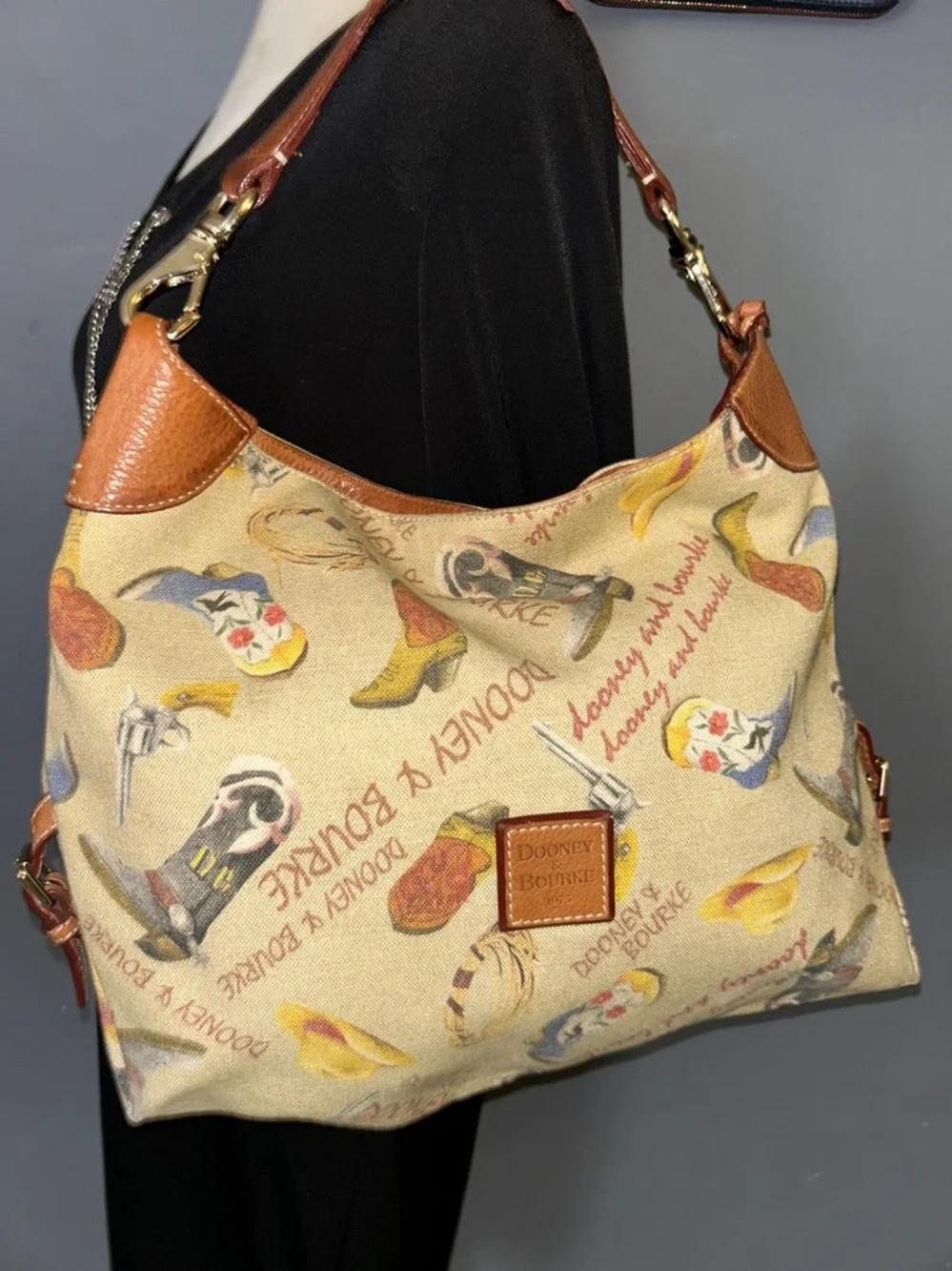Dooney & Bourke Beige Canvas Western Print Shoulder Bag with Brown Leather Trim - Picture 1 of 6